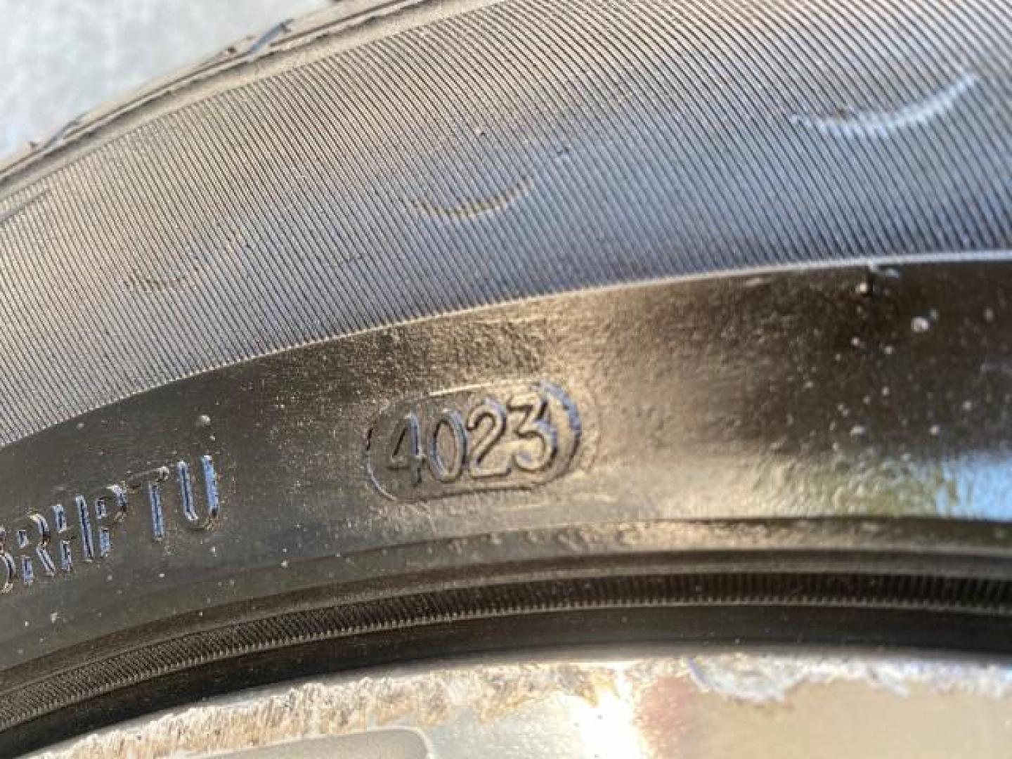 2011 Black /Light Gray Toyota Avalon Limited LOW MILES 80,879 (4T1BK3DB4BU) with an 3.5L DOHC EFI 24-Valve V6 Engine engine, Automatic transmission, located at 4701 North Dixie Hwy, Pompano Beach, FL, 33064, (954) 422-2889, 26.240938, -80.123474 - OUR WEBPAGE FLORIDACARS1.COM HAS OVER 100 PHOTOS AND FREE CARFAX LINK 2011 TOYOTA AVALON LIMITED NAVIGATION SUNROOF LOADED DASH HAS NO CRACKS VIN: 4T1BK3DB4BU438544 4 T 1 B K 3 D B 4 B U 4 3 8 5 4 4 SEDAN 4 DR 3.5L V6 F DOHC 24V GASOLINE 29 MPG FRONT WHEEL DRIVE Features A/C Seat(s) ABS Brakes Air C - Photo#89