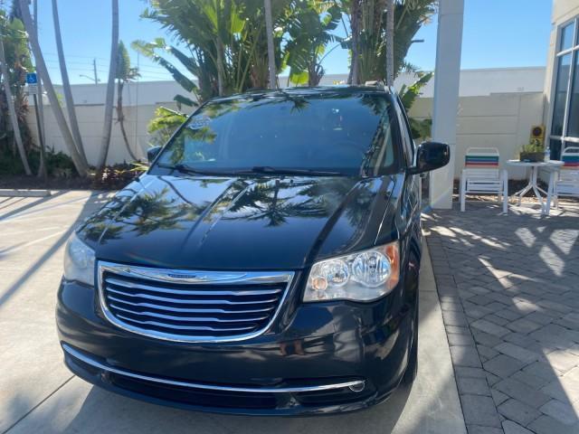 2014 True Blue Pearlcoat /Black/Light Graystone Chrysler Town and Country Touring LOW MILES 64,377 1 OWNER FL (2C4RC1BG3ER) with an 3.6L V6 Cylinder Engine engine, Automatic transmission, located at 4701 North Dixie Hwy, Pompano Beach, FL, 33064, (954) 422-2889, 26.240938, -80.123474 - OUR WEBPAGE FLORIDACARS1.COM HAS OVER 100 PHOTOS AND FREE CARFAX LINK 2014 CHRYSLER TOWN AND COUNTRY TOURING VIN: 2C4RC1BG3ER148946 2 C 4 R C 1 B G 3 E R 1 4 8 9 4 6 VAN 3.6L V6 F DOHC 24V GASOLINE 25 MPG FRONT WHEEL DRIVE Features ABS Brakes Air Conditioning Alloy Wheels AM/FM Stereo Automatic Tran - Photo#3