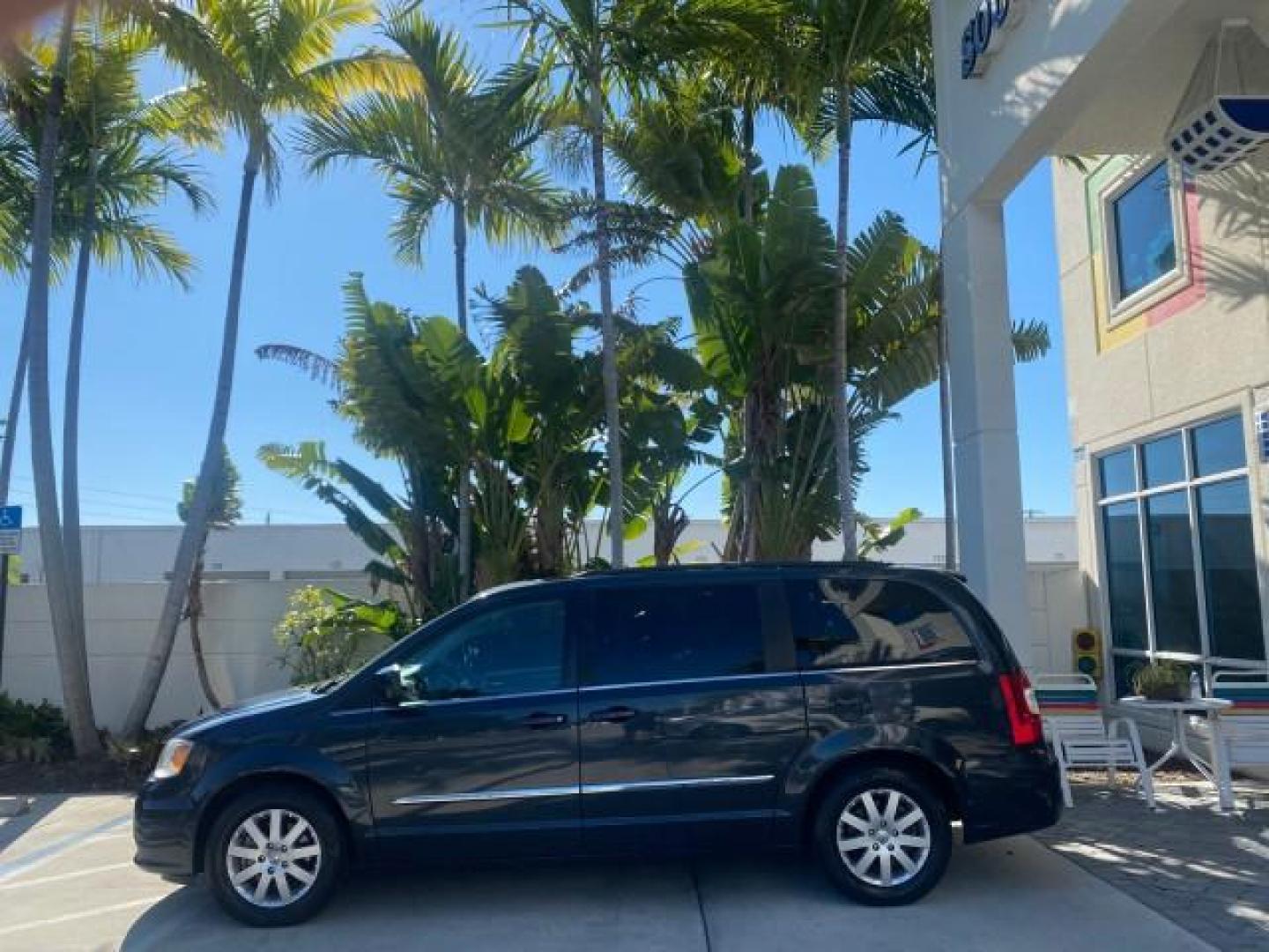 2014 True Blue Pearlcoat /Black/Light Graystone Chrysler Town and Country Touring LOW MILES 64,377 1 OWNER FL (2C4RC1BG3ER) with an 3.6L V6 Cylinder Engine engine, Automatic transmission, located at 4701 North Dixie Hwy, Pompano Beach, FL, 33064, (954) 422-2889, 26.240938, -80.123474 - OUR WEBPAGE FLORIDACARS1.COM HAS OVER 100 PHOTOS AND FREE CARFAX LINK 2014 CHRYSLER TOWN AND COUNTRY TOURING VIN: 2C4RC1BG3ER148946 2 C 4 R C 1 B G 3 E R 1 4 8 9 4 6 VAN 3.6L V6 F DOHC 24V GASOLINE 25 MPG FRONT WHEEL DRIVE Features ABS Brakes Air Conditioning Alloy Wheels AM/FM Stereo Automatic Tran - Photo#4