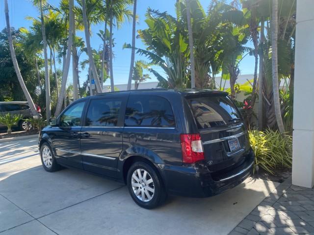 2014 True Blue Pearlcoat /Black/Light Graystone Chrysler Town and Country Touring LOW MILES 64,377 1 OWNER FL (2C4RC1BG3ER) with an 3.6L V6 Cylinder Engine engine, Automatic transmission, located at 4701 North Dixie Hwy, Pompano Beach, FL, 33064, (954) 422-2889, 26.240938, -80.123474 - OUR WEBPAGE FLORIDACARS1.COM HAS OVER 100 PHOTOS AND FREE CARFAX LINK 2014 CHRYSLER TOWN AND COUNTRY TOURING VIN: 2C4RC1BG3ER148946 2 C 4 R C 1 B G 3 E R 1 4 8 9 4 6 VAN 3.6L V6 F DOHC 24V GASOLINE 25 MPG FRONT WHEEL DRIVE Features ABS Brakes Air Conditioning Alloy Wheels AM/FM Stereo Automatic Tran - Photo#5