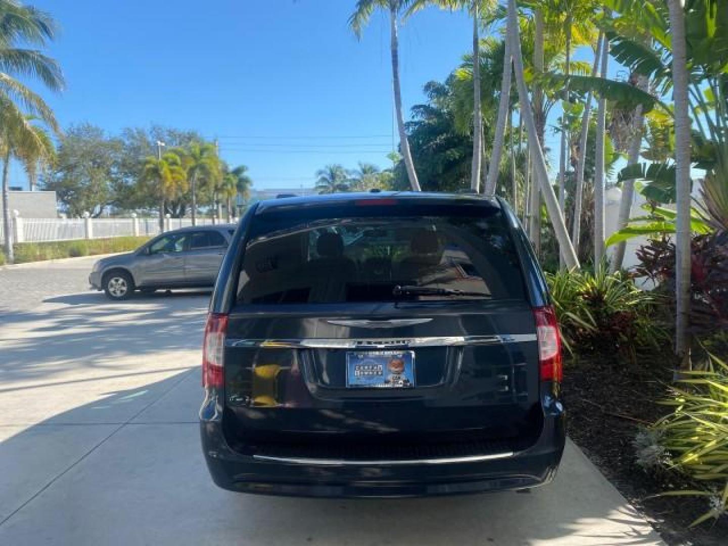 2014 True Blue Pearlcoat /Black/Light Graystone Chrysler Town and Country Touring LOW MILES 64,377 1 OWNER FL (2C4RC1BG3ER) with an 3.6L V6 Cylinder Engine engine, Automatic transmission, located at 4701 North Dixie Hwy, Pompano Beach, FL, 33064, (954) 422-2889, 26.240938, -80.123474 - OUR WEBPAGE FLORIDACARS1.COM HAS OVER 100 PHOTOS AND FREE CARFAX LINK 2014 CHRYSLER TOWN AND COUNTRY TOURING VIN: 2C4RC1BG3ER148946 2 C 4 R C 1 B G 3 E R 1 4 8 9 4 6 VAN 3.6L V6 F DOHC 24V GASOLINE 25 MPG FRONT WHEEL DRIVE Features ABS Brakes Air Conditioning Alloy Wheels AM/FM Stereo Automatic Tran - Photo#6