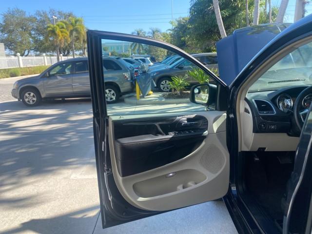 2014 True Blue Pearlcoat /Black/Light Graystone Chrysler Town and Country Touring LOW MILES 64,377 1 OWNER FL (2C4RC1BG3ER) with an 3.6L V6 Cylinder Engine engine, Automatic transmission, located at 4701 North Dixie Hwy, Pompano Beach, FL, 33064, (954) 422-2889, 26.240938, -80.123474 - OUR WEBPAGE FLORIDACARS1.COM HAS OVER 100 PHOTOS AND FREE CARFAX LINK 2014 CHRYSLER TOWN AND COUNTRY TOURING VIN: 2C4RC1BG3ER148946 2 C 4 R C 1 B G 3 E R 1 4 8 9 4 6 VAN 3.6L V6 F DOHC 24V GASOLINE 25 MPG FRONT WHEEL DRIVE Features ABS Brakes Air Conditioning Alloy Wheels AM/FM Stereo Automatic Tran - Photo#9