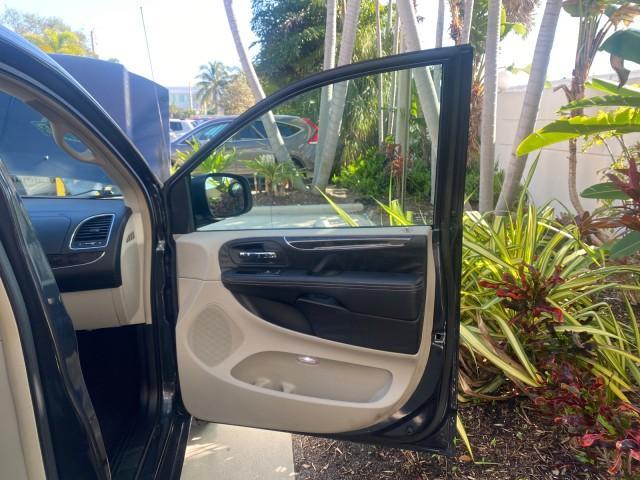 2014 True Blue Pearlcoat /Black/Light Graystone Chrysler Town and Country Touring LOW MILES 64,377 1 OWNER FL (2C4RC1BG3ER) with an 3.6L V6 Cylinder Engine engine, Automatic transmission, located at 4701 North Dixie Hwy, Pompano Beach, FL, 33064, (954) 422-2889, 26.240938, -80.123474 - OUR WEBPAGE FLORIDACARS1.COM HAS OVER 100 PHOTOS AND FREE CARFAX LINK 2014 CHRYSLER TOWN AND COUNTRY TOURING VIN: 2C4RC1BG3ER148946 2 C 4 R C 1 B G 3 E R 1 4 8 9 4 6 VAN 3.6L V6 F DOHC 24V GASOLINE 25 MPG FRONT WHEEL DRIVE Features ABS Brakes Air Conditioning Alloy Wheels AM/FM Stereo Automatic Tran - Photo#11