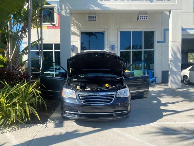 2014 True Blue Pearlcoat /Black/Light Graystone Chrysler Town and Country Touring LOW MILES 64,377 1 OWNER FL (2C4RC1BG3ER) with an 3.6L V6 Cylinder Engine engine, Automatic transmission, located at 4701 North Dixie Hwy, Pompano Beach, FL, 33064, (954) 422-2889, 26.240938, -80.123474 - OUR WEBPAGE FLORIDACARS1.COM HAS OVER 100 PHOTOS AND FREE CARFAX LINK 2014 CHRYSLER TOWN AND COUNTRY TOURING VIN: 2C4RC1BG3ER148946 2 C 4 R C 1 B G 3 E R 1 4 8 9 4 6 VAN 3.6L V6 F DOHC 24V GASOLINE 25 MPG FRONT WHEEL DRIVE Features ABS Brakes Air Conditioning Alloy Wheels AM/FM Stereo Automatic Tran - Photo#16