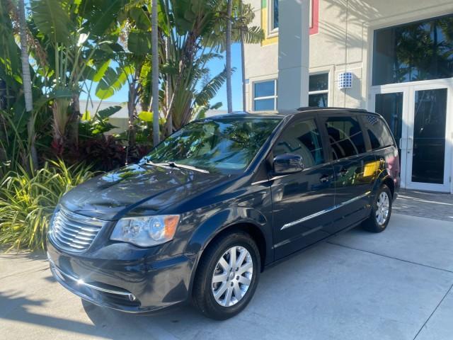 2014 True Blue Pearlcoat /Black/Light Graystone Chrysler Town and Country Touring LOW MILES 64,377 1 OWNER FL (2C4RC1BG3ER) with an 3.6L V6 Cylinder Engine engine, Automatic transmission, located at 4701 North Dixie Hwy, Pompano Beach, FL, 33064, (954) 422-2889, 26.240938, -80.123474 - OUR WEBPAGE FLORIDACARS1.COM HAS OVER 100 PHOTOS AND FREE CARFAX LINK 2014 CHRYSLER TOWN AND COUNTRY TOURING VIN: 2C4RC1BG3ER148946 2 C 4 R C 1 B G 3 E R 1 4 8 9 4 6 VAN 3.6L V6 F DOHC 24V GASOLINE 25 MPG FRONT WHEEL DRIVE Features ABS Brakes Air Conditioning Alloy Wheels AM/FM Stereo Automatic Tran - Photo#29