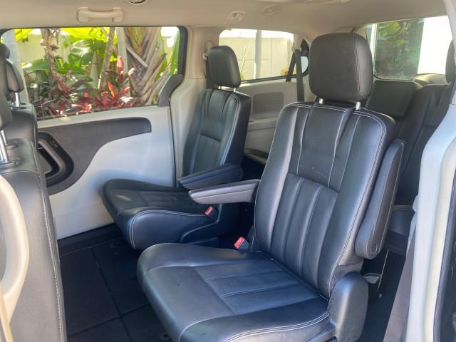 2014 True Blue Pearlcoat /Black/Light Graystone Chrysler Town and Country Touring LOW MILES 64,377 1 OWNER FL (2C4RC1BG3ER) with an 3.6L V6 Cylinder Engine engine, Automatic transmission, located at 4701 North Dixie Hwy, Pompano Beach, FL, 33064, (954) 422-2889, 26.240938, -80.123474 - OUR WEBPAGE FLORIDACARS1.COM HAS OVER 100 PHOTOS AND FREE CARFAX LINK 2014 CHRYSLER TOWN AND COUNTRY TOURING VIN: 2C4RC1BG3ER148946 2 C 4 R C 1 B G 3 E R 1 4 8 9 4 6 VAN 3.6L V6 F DOHC 24V GASOLINE 25 MPG FRONT WHEEL DRIVE Features ABS Brakes Air Conditioning Alloy Wheels AM/FM Stereo Automatic Tran - Photo#73