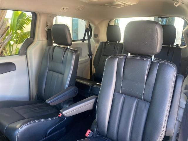 2014 True Blue Pearlcoat /Black/Light Graystone Chrysler Town and Country Touring LOW MILES 64,377 1 OWNER FL (2C4RC1BG3ER) with an 3.6L V6 Cylinder Engine engine, Automatic transmission, located at 4701 North Dixie Hwy, Pompano Beach, FL, 33064, (954) 422-2889, 26.240938, -80.123474 - OUR WEBPAGE FLORIDACARS1.COM HAS OVER 100 PHOTOS AND FREE CARFAX LINK 2014 CHRYSLER TOWN AND COUNTRY TOURING VIN: 2C4RC1BG3ER148946 2 C 4 R C 1 B G 3 E R 1 4 8 9 4 6 VAN 3.6L V6 F DOHC 24V GASOLINE 25 MPG FRONT WHEEL DRIVE Features ABS Brakes Air Conditioning Alloy Wheels AM/FM Stereo Automatic Tran - Photo#74