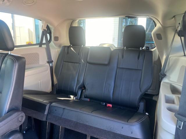 2014 True Blue Pearlcoat /Black/Light Graystone Chrysler Town and Country Touring LOW MILES 64,377 1 OWNER FL (2C4RC1BG3ER) with an 3.6L V6 Cylinder Engine engine, Automatic transmission, located at 4701 North Dixie Hwy, Pompano Beach, FL, 33064, (954) 422-2889, 26.240938, -80.123474 - OUR WEBPAGE FLORIDACARS1.COM HAS OVER 100 PHOTOS AND FREE CARFAX LINK 2014 CHRYSLER TOWN AND COUNTRY TOURING VIN: 2C4RC1BG3ER148946 2 C 4 R C 1 B G 3 E R 1 4 8 9 4 6 VAN 3.6L V6 F DOHC 24V GASOLINE 25 MPG FRONT WHEEL DRIVE Features ABS Brakes Air Conditioning Alloy Wheels AM/FM Stereo Automatic Tran - Photo#77