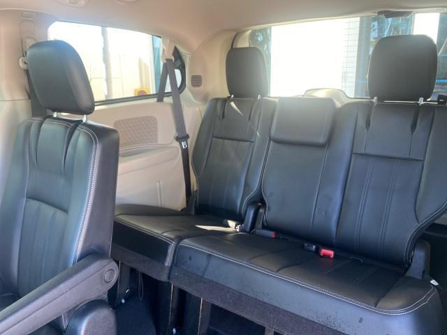 2014 True Blue Pearlcoat /Black/Light Graystone Chrysler Town and Country Touring LOW MILES 64,377 1 OWNER FL (2C4RC1BG3ER) with an 3.6L V6 Cylinder Engine engine, Automatic transmission, located at 4701 North Dixie Hwy, Pompano Beach, FL, 33064, (954) 422-2889, 26.240938, -80.123474 - OUR WEBPAGE FLORIDACARS1.COM HAS OVER 100 PHOTOS AND FREE CARFAX LINK 2014 CHRYSLER TOWN AND COUNTRY TOURING VIN: 2C4RC1BG3ER148946 2 C 4 R C 1 B G 3 E R 1 4 8 9 4 6 VAN 3.6L V6 F DOHC 24V GASOLINE 25 MPG FRONT WHEEL DRIVE Features ABS Brakes Air Conditioning Alloy Wheels AM/FM Stereo Automatic Tran - Photo#78