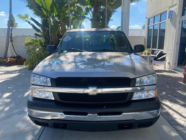 2005 Sandstone Metallic /Medium Gray Chevrolet Silverado 1500 1 OWNER FLORIDA LOW MILES (1GCEC19X85Z) with an 4.3L Vortec 4300 V6 MFI Engine engine, Automatic transmission, located at 4701 North Dixie Hwy, Pompano Beach, FL, 33064, (954) 422-2889, 26.240938, -80.123474 - OUR WEBPAGE FLORIDACARS1.COM HAS OVER 100 PHOTOS AND FREE CARFAX LINK 2005 CHEVROLET SILVERADO 1500 WORK TRUCK 1 OWNER VIN: 1GCEC19X85Z262080 1 G C E C 1 9 X 8 5 Z 2 6 2 0 8 0 4 DOOR EXTENDED CAB PICKUP 4.3L V6 F GASOLINE 21 MPG REAR WHEEL DRIVE Features ABS Brakes Air Conditioning AM/FM Stereo Auto - Photo#2