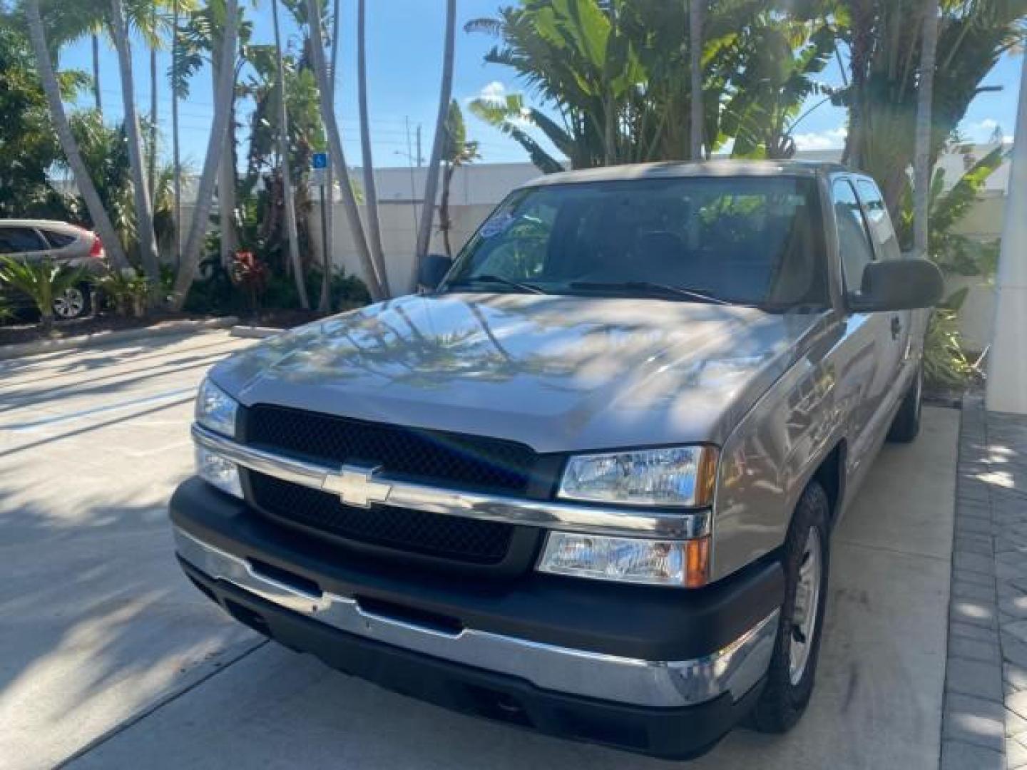 2005 Sandstone Metallic /Medium Gray Chevrolet Silverado 1500 1 OWNER FLORIDA LOW MILES (1GCEC19X85Z) with an 4.3L Vortec 4300 V6 MFI Engine engine, Automatic transmission, located at 4701 North Dixie Hwy, Pompano Beach, FL, 33064, (954) 422-2889, 26.240938, -80.123474 - OUR WEBPAGE FLORIDACARS1.COM HAS OVER 100 PHOTOS AND FREE CARFAX LINK 2005 CHEVROLET SILVERADO 1500 WORK TRUCK 1 OWNER VIN: 1GCEC19X85Z262080 1 G C E C 1 9 X 8 5 Z 2 6 2 0 8 0 4 DOOR EXTENDED CAB PICKUP 4.3L V6 F GASOLINE 21 MPG REAR WHEEL DRIVE Features ABS Brakes Air Conditioning AM/FM Stereo Auto - Photo#3