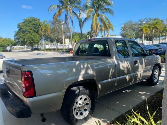 2005 Sandstone Metallic /Medium Gray Chevrolet Silverado 1500 1 OWNER FLORIDA LOW MILES (1GCEC19X85Z) with an 4.3L Vortec 4300 V6 MFI Engine engine, Automatic transmission, located at 4701 North Dixie Hwy, Pompano Beach, FL, 33064, (954) 422-2889, 26.240938, -80.123474 - OUR WEBPAGE FLORIDACARS1.COM HAS OVER 100 PHOTOS AND FREE CARFAX LINK 2005 CHEVROLET SILVERADO 1500 WORK TRUCK 1 OWNER VIN: 1GCEC19X85Z262080 1 G C E C 1 9 X 8 5 Z 2 6 2 0 8 0 4 DOOR EXTENDED CAB PICKUP 4.3L V6 F GASOLINE 21 MPG REAR WHEEL DRIVE Features ABS Brakes Air Conditioning AM/FM Stereo Auto - Photo#7