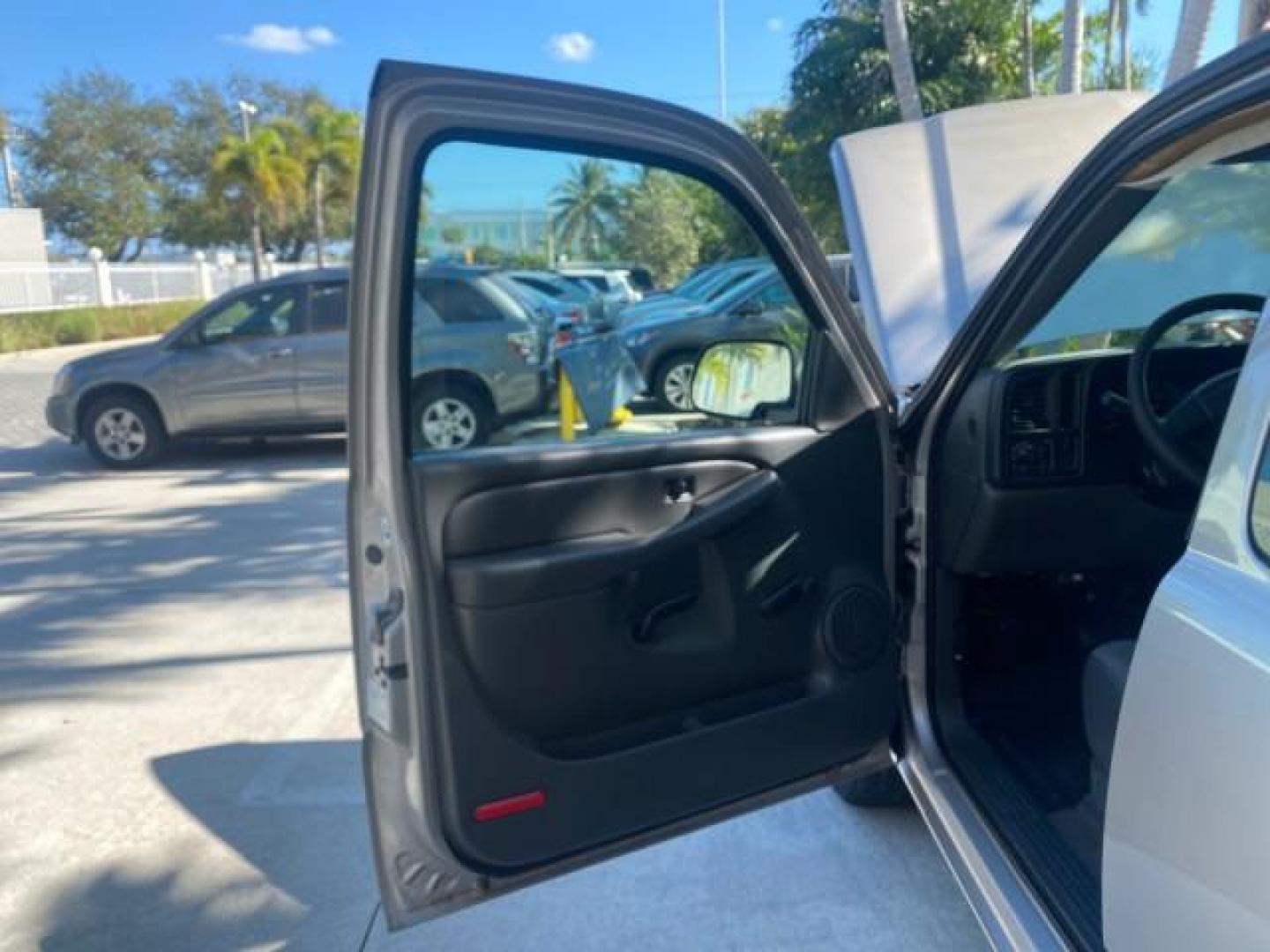 2005 Sandstone Metallic /Medium Gray Chevrolet Silverado 1500 1 OWNER FLORIDA LOW MILES (1GCEC19X85Z) with an 4.3L Vortec 4300 V6 MFI Engine engine, Automatic transmission, located at 4701 North Dixie Hwy, Pompano Beach, FL, 33064, (954) 422-2889, 26.240938, -80.123474 - OUR WEBPAGE FLORIDACARS1.COM HAS OVER 100 PHOTOS AND FREE CARFAX LINK 2005 CHEVROLET SILVERADO 1500 WORK TRUCK 1 OWNER VIN: 1GCEC19X85Z262080 1 G C E C 1 9 X 8 5 Z 2 6 2 0 8 0 4 DOOR EXTENDED CAB PICKUP 4.3L V6 F GASOLINE 21 MPG REAR WHEEL DRIVE Features ABS Brakes Air Conditioning AM/FM Stereo Auto - Photo#9