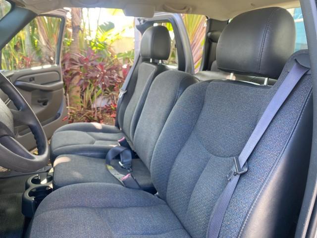 2005 Sandstone Metallic /Medium Gray Chevrolet Silverado 1500 1 OWNER FLORIDA LOW MILES (1GCEC19X85Z) with an 4.3L Vortec 4300 V6 MFI Engine engine, Automatic transmission, located at 4701 North Dixie Hwy, Pompano Beach, FL, 33064, (954) 422-2889, 26.240938, -80.123474 - OUR WEBPAGE FLORIDACARS1.COM HAS OVER 100 PHOTOS AND FREE CARFAX LINK 2005 CHEVROLET SILVERADO 1500 WORK TRUCK 1 OWNER VIN: 1GCEC19X85Z262080 1 G C E C 1 9 X 8 5 Z 2 6 2 0 8 0 4 DOOR EXTENDED CAB PICKUP 4.3L V6 F GASOLINE 21 MPG REAR WHEEL DRIVE Features ABS Brakes Air Conditioning AM/FM Stereo Auto - Photo#10