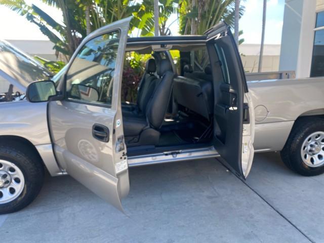 2005 Sandstone Metallic /Medium Gray Chevrolet Silverado 1500 1 OWNER FLORIDA LOW MILES (1GCEC19X85Z) with an 4.3L Vortec 4300 V6 MFI Engine engine, Automatic transmission, located at 4701 North Dixie Hwy, Pompano Beach, FL, 33064, (954) 422-2889, 26.240938, -80.123474 - OUR WEBPAGE FLORIDACARS1.COM HAS OVER 100 PHOTOS AND FREE CARFAX LINK 2005 CHEVROLET SILVERADO 1500 WORK TRUCK 1 OWNER VIN: 1GCEC19X85Z262080 1 G C E C 1 9 X 8 5 Z 2 6 2 0 8 0 4 DOOR EXTENDED CAB PICKUP 4.3L V6 F GASOLINE 21 MPG REAR WHEEL DRIVE Features ABS Brakes Air Conditioning AM/FM Stereo Auto - Photo#13
