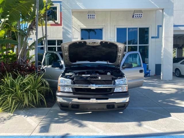 2005 Sandstone Metallic /Medium Gray Chevrolet Silverado 1500 1 OWNER FLORIDA LOW MILES (1GCEC19X85Z) with an 4.3L Vortec 4300 V6 MFI Engine engine, Automatic transmission, located at 4701 North Dixie Hwy, Pompano Beach, FL, 33064, (954) 422-2889, 26.240938, -80.123474 - OUR WEBPAGE FLORIDACARS1.COM HAS OVER 100 PHOTOS AND FREE CARFAX LINK 2005 CHEVROLET SILVERADO 1500 WORK TRUCK 1 OWNER VIN: 1GCEC19X85Z262080 1 G C E C 1 9 X 8 5 Z 2 6 2 0 8 0 4 DOOR EXTENDED CAB PICKUP 4.3L V6 F GASOLINE 21 MPG REAR WHEEL DRIVE Features ABS Brakes Air Conditioning AM/FM Stereo Auto - Photo#16