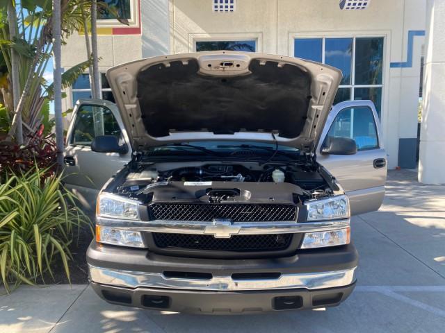 2005 Sandstone Metallic /Medium Gray Chevrolet Silverado 1500 1 OWNER FLORIDA LOW MILES (1GCEC19X85Z) with an 4.3L Vortec 4300 V6 MFI Engine engine, Automatic transmission, located at 4701 North Dixie Hwy, Pompano Beach, FL, 33064, (954) 422-2889, 26.240938, -80.123474 - OUR WEBPAGE FLORIDACARS1.COM HAS OVER 100 PHOTOS AND FREE CARFAX LINK 2005 CHEVROLET SILVERADO 1500 WORK TRUCK 1 OWNER VIN: 1GCEC19X85Z262080 1 G C E C 1 9 X 8 5 Z 2 6 2 0 8 0 4 DOOR EXTENDED CAB PICKUP 4.3L V6 F GASOLINE 21 MPG REAR WHEEL DRIVE Features ABS Brakes Air Conditioning AM/FM Stereo Auto - Photo#17