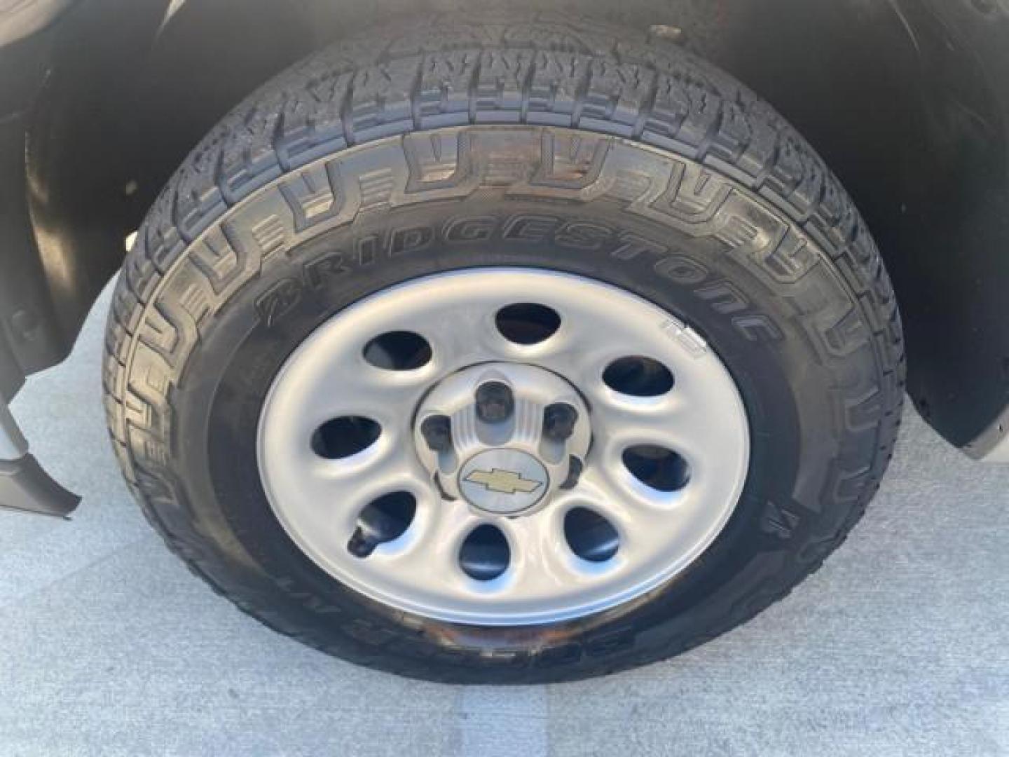 2005 Sandstone Metallic /Medium Gray Chevrolet Silverado 1500 1 OWNER FLORIDA LOW MILES (1GCEC19X85Z) with an 4.3L Vortec 4300 V6 MFI Engine engine, Automatic transmission, located at 4701 North Dixie Hwy, Pompano Beach, FL, 33064, (954) 422-2889, 26.240938, -80.123474 - OUR WEBPAGE FLORIDACARS1.COM HAS OVER 100 PHOTOS AND FREE CARFAX LINK 2005 CHEVROLET SILVERADO 1500 WORK TRUCK 1 OWNER VIN: 1GCEC19X85Z262080 1 G C E C 1 9 X 8 5 Z 2 6 2 0 8 0 4 DOOR EXTENDED CAB PICKUP 4.3L V6 F GASOLINE 21 MPG REAR WHEEL DRIVE Features ABS Brakes Air Conditioning AM/FM Stereo Auto - Photo#19