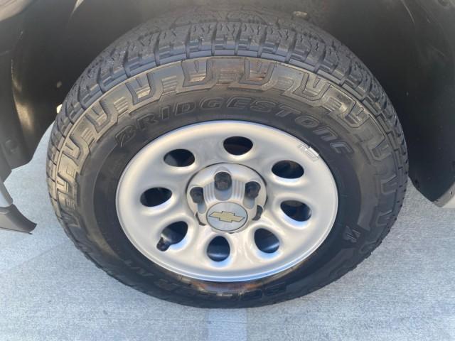 2005 Sandstone Metallic /Medium Gray Chevrolet Silverado 1500 1 OWNER FLORIDA LOW MILES (1GCEC19X85Z) with an 4.3L Vortec 4300 V6 MFI Engine engine, Automatic transmission, located at 4701 North Dixie Hwy, Pompano Beach, FL, 33064, (954) 422-2889, 26.240938, -80.123474 - OUR WEBPAGE FLORIDACARS1.COM HAS OVER 100 PHOTOS AND FREE CARFAX LINK 2005 CHEVROLET SILVERADO 1500 WORK TRUCK 1 OWNER VIN: 1GCEC19X85Z262080 1 G C E C 1 9 X 8 5 Z 2 6 2 0 8 0 4 DOOR EXTENDED CAB PICKUP 4.3L V6 F GASOLINE 21 MPG REAR WHEEL DRIVE Features ABS Brakes Air Conditioning AM/FM Stereo Auto - Photo#19