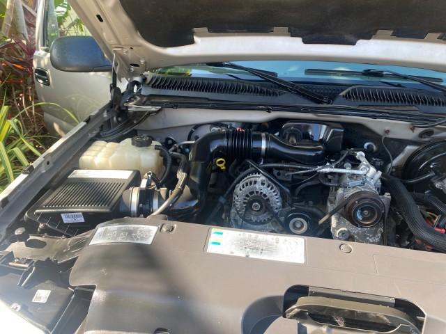 2005 Sandstone Metallic /Medium Gray Chevrolet Silverado 1500 1 OWNER FLORIDA LOW MILES (1GCEC19X85Z) with an 4.3L Vortec 4300 V6 MFI Engine engine, Automatic transmission, located at 4701 North Dixie Hwy, Pompano Beach, FL, 33064, (954) 422-2889, 26.240938, -80.123474 - OUR WEBPAGE FLORIDACARS1.COM HAS OVER 100 PHOTOS AND FREE CARFAX LINK 2005 CHEVROLET SILVERADO 1500 WORK TRUCK 1 OWNER VIN: 1GCEC19X85Z262080 1 G C E C 1 9 X 8 5 Z 2 6 2 0 8 0 4 DOOR EXTENDED CAB PICKUP 4.3L V6 F GASOLINE 21 MPG REAR WHEEL DRIVE Features ABS Brakes Air Conditioning AM/FM Stereo Auto - Photo#24