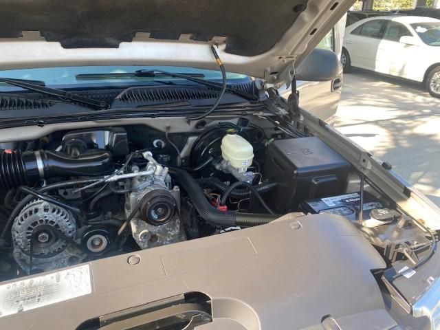 2005 Sandstone Metallic /Medium Gray Chevrolet Silverado 1500 1 OWNER FLORIDA LOW MILES (1GCEC19X85Z) with an 4.3L Vortec 4300 V6 MFI Engine engine, Automatic transmission, located at 4701 North Dixie Hwy, Pompano Beach, FL, 33064, (954) 422-2889, 26.240938, -80.123474 - OUR WEBPAGE FLORIDACARS1.COM HAS OVER 100 PHOTOS AND FREE CARFAX LINK 2005 CHEVROLET SILVERADO 1500 WORK TRUCK 1 OWNER VIN: 1GCEC19X85Z262080 1 G C E C 1 9 X 8 5 Z 2 6 2 0 8 0 4 DOOR EXTENDED CAB PICKUP 4.3L V6 F GASOLINE 21 MPG REAR WHEEL DRIVE Features ABS Brakes Air Conditioning AM/FM Stereo Auto - Photo#25