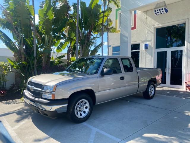 2005 Sandstone Metallic /Medium Gray Chevrolet Silverado 1500 1 OWNER FLORIDA LOW MILES (1GCEC19X85Z) with an 4.3L Vortec 4300 V6 MFI Engine engine, Automatic transmission, located at 4701 North Dixie Hwy, Pompano Beach, FL, 33064, (954) 422-2889, 26.240938, -80.123474 - OUR WEBPAGE FLORIDACARS1.COM HAS OVER 100 PHOTOS AND FREE CARFAX LINK 2005 CHEVROLET SILVERADO 1500 WORK TRUCK 1 OWNER VIN: 1GCEC19X85Z262080 1 G C E C 1 9 X 8 5 Z 2 6 2 0 8 0 4 DOOR EXTENDED CAB PICKUP 4.3L V6 F GASOLINE 21 MPG REAR WHEEL DRIVE Features ABS Brakes Air Conditioning AM/FM Stereo Auto - Photo#28