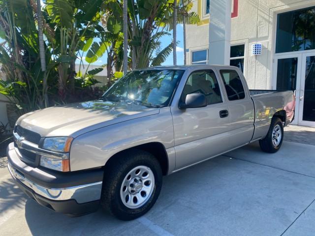 2005 Sandstone Metallic /Medium Gray Chevrolet Silverado 1500 1 OWNER FLORIDA LOW MILES (1GCEC19X85Z) with an 4.3L Vortec 4300 V6 MFI Engine engine, Automatic transmission, located at 4701 North Dixie Hwy, Pompano Beach, FL, 33064, (954) 422-2889, 26.240938, -80.123474 - OUR WEBPAGE FLORIDACARS1.COM HAS OVER 100 PHOTOS AND FREE CARFAX LINK 2005 CHEVROLET SILVERADO 1500 WORK TRUCK 1 OWNER VIN: 1GCEC19X85Z262080 1 G C E C 1 9 X 8 5 Z 2 6 2 0 8 0 4 DOOR EXTENDED CAB PICKUP 4.3L V6 F GASOLINE 21 MPG REAR WHEEL DRIVE Features ABS Brakes Air Conditioning AM/FM Stereo Auto - Photo#29