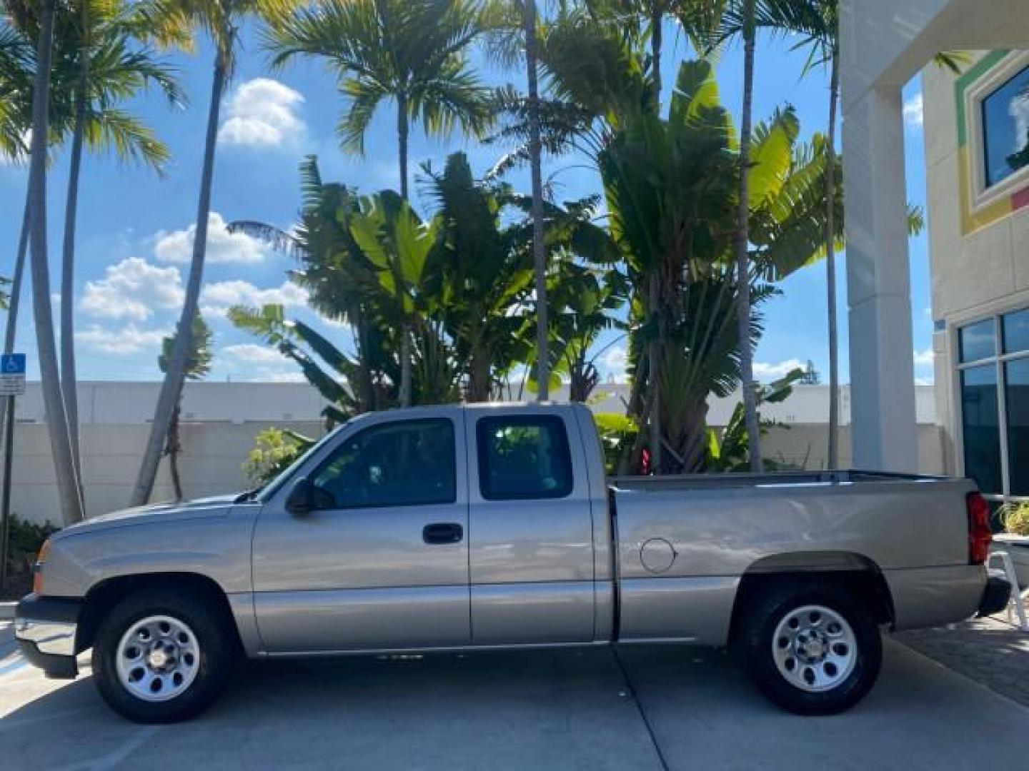2005 Sandstone Metallic /Medium Gray Chevrolet Silverado 1500 1 OWNER FLORIDA LOW MILES (1GCEC19X85Z) with an 4.3L Vortec 4300 V6 MFI Engine engine, Automatic transmission, located at 4701 North Dixie Hwy, Pompano Beach, FL, 33064, (954) 422-2889, 26.240938, -80.123474 - OUR WEBPAGE FLORIDACARS1.COM HAS OVER 100 PHOTOS AND FREE CARFAX LINK 2005 CHEVROLET SILVERADO 1500 WORK TRUCK 1 OWNER VIN: 1GCEC19X85Z262080 1 G C E C 1 9 X 8 5 Z 2 6 2 0 8 0 4 DOOR EXTENDED CAB PICKUP 4.3L V6 F GASOLINE 21 MPG REAR WHEEL DRIVE Features ABS Brakes Air Conditioning AM/FM Stereo Auto - Photo#31