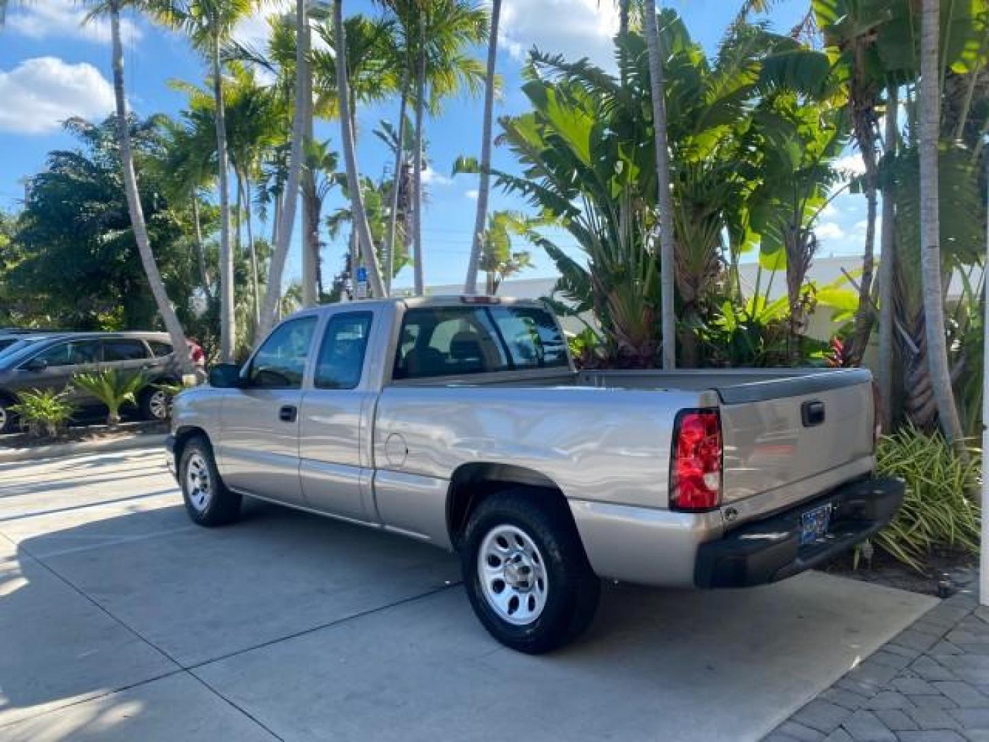 2005 Sandstone Metallic /Medium Gray Chevrolet Silverado 1500 1 OWNER FLORIDA LOW MILES (1GCEC19X85Z) with an 4.3L Vortec 4300 V6 MFI Engine engine, Automatic transmission, located at 4701 North Dixie Hwy, Pompano Beach, FL, 33064, (954) 422-2889, 26.240938, -80.123474 - OUR WEBPAGE FLORIDACARS1.COM HAS OVER 100 PHOTOS AND FREE CARFAX LINK 2005 CHEVROLET SILVERADO 1500 WORK TRUCK 1 OWNER VIN: 1GCEC19X85Z262080 1 G C E C 1 9 X 8 5 Z 2 6 2 0 8 0 4 DOOR EXTENDED CAB PICKUP 4.3L V6 F GASOLINE 21 MPG REAR WHEEL DRIVE Features ABS Brakes Air Conditioning AM/FM Stereo Auto - Photo#32