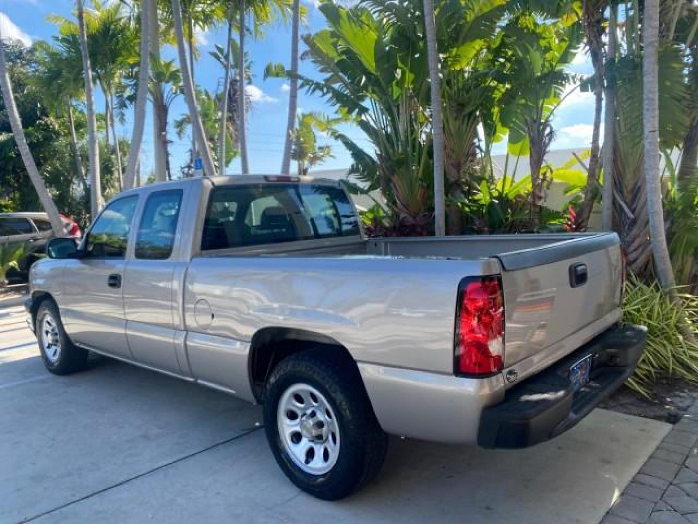 2005 Sandstone Metallic /Medium Gray Chevrolet Silverado 1500 1 OWNER FLORIDA LOW MILES (1GCEC19X85Z) with an 4.3L Vortec 4300 V6 MFI Engine engine, Automatic transmission, located at 4701 North Dixie Hwy, Pompano Beach, FL, 33064, (954) 422-2889, 26.240938, -80.123474 - OUR WEBPAGE FLORIDACARS1.COM HAS OVER 100 PHOTOS AND FREE CARFAX LINK 2005 CHEVROLET SILVERADO 1500 WORK TRUCK 1 OWNER VIN: 1GCEC19X85Z262080 1 G C E C 1 9 X 8 5 Z 2 6 2 0 8 0 4 DOOR EXTENDED CAB PICKUP 4.3L V6 F GASOLINE 21 MPG REAR WHEEL DRIVE Features ABS Brakes Air Conditioning AM/FM Stereo Auto - Photo#33