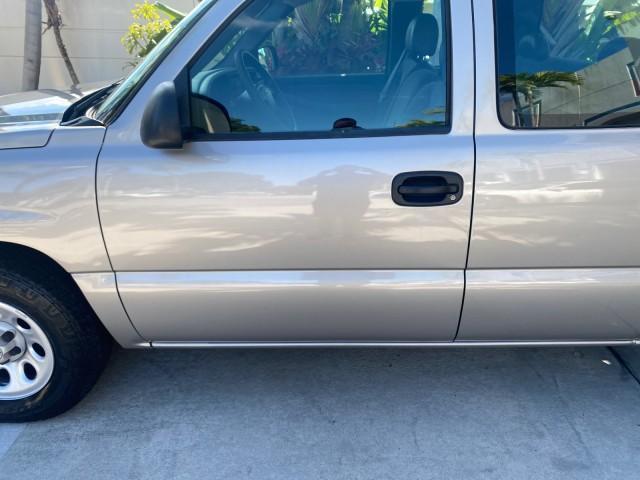 2005 Sandstone Metallic /Medium Gray Chevrolet Silverado 1500 1 OWNER FLORIDA LOW MILES (1GCEC19X85Z) with an 4.3L Vortec 4300 V6 MFI Engine engine, Automatic transmission, located at 4701 North Dixie Hwy, Pompano Beach, FL, 33064, (954) 422-2889, 26.240938, -80.123474 - OUR WEBPAGE FLORIDACARS1.COM HAS OVER 100 PHOTOS AND FREE CARFAX LINK 2005 CHEVROLET SILVERADO 1500 WORK TRUCK 1 OWNER VIN: 1GCEC19X85Z262080 1 G C E C 1 9 X 8 5 Z 2 6 2 0 8 0 4 DOOR EXTENDED CAB PICKUP 4.3L V6 F GASOLINE 21 MPG REAR WHEEL DRIVE Features ABS Brakes Air Conditioning AM/FM Stereo Auto - Photo#36