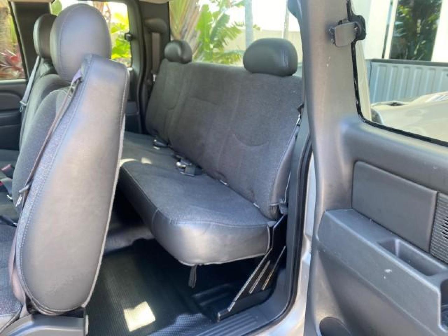 2005 Sandstone Metallic /Medium Gray Chevrolet Silverado 1500 1 OWNER FLORIDA LOW MILES (1GCEC19X85Z) with an 4.3L Vortec 4300 V6 MFI Engine engine, Automatic transmission, located at 4701 North Dixie Hwy, Pompano Beach, FL, 33064, (954) 422-2889, 26.240938, -80.123474 - OUR WEBPAGE FLORIDACARS1.COM HAS OVER 100 PHOTOS AND FREE CARFAX LINK 2005 CHEVROLET SILVERADO 1500 WORK TRUCK 1 OWNER VIN: 1GCEC19X85Z262080 1 G C E C 1 9 X 8 5 Z 2 6 2 0 8 0 4 DOOR EXTENDED CAB PICKUP 4.3L V6 F GASOLINE 21 MPG REAR WHEEL DRIVE Features ABS Brakes Air Conditioning AM/FM Stereo Auto - Photo#59