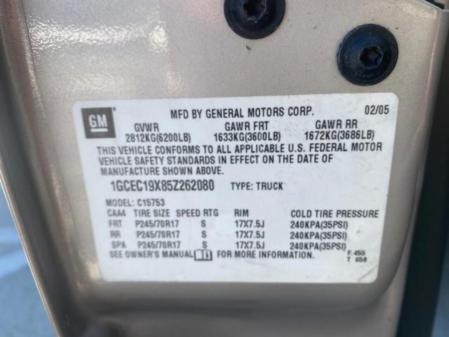 2005 Sandstone Metallic /Medium Gray Chevrolet Silverado 1500 1 OWNER FLORIDA LOW MILES (1GCEC19X85Z) with an 4.3L Vortec 4300 V6 MFI Engine engine, Automatic transmission, located at 4701 North Dixie Hwy, Pompano Beach, FL, 33064, (954) 422-2889, 26.240938, -80.123474 - OUR WEBPAGE FLORIDACARS1.COM HAS OVER 100 PHOTOS AND FREE CARFAX LINK 2005 CHEVROLET SILVERADO 1500 WORK TRUCK 1 OWNER VIN: 1GCEC19X85Z262080 1 G C E C 1 9 X 8 5 Z 2 6 2 0 8 0 4 DOOR EXTENDED CAB PICKUP 4.3L V6 F GASOLINE 21 MPG REAR WHEEL DRIVE Features ABS Brakes Air Conditioning AM/FM Stereo Auto - Photo#67