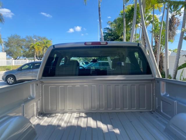 2005 Sandstone Metallic /Medium Gray Chevrolet Silverado 1500 1 OWNER FLORIDA LOW MILES (1GCEC19X85Z) with an 4.3L Vortec 4300 V6 MFI Engine engine, Automatic transmission, located at 4701 North Dixie Hwy, Pompano Beach, FL, 33064, (954) 422-2889, 26.240938, -80.123474 - OUR WEBPAGE FLORIDACARS1.COM HAS OVER 100 PHOTOS AND FREE CARFAX LINK 2005 CHEVROLET SILVERADO 1500 WORK TRUCK 1 OWNER VIN: 1GCEC19X85Z262080 1 G C E C 1 9 X 8 5 Z 2 6 2 0 8 0 4 DOOR EXTENDED CAB PICKUP 4.3L V6 F GASOLINE 21 MPG REAR WHEEL DRIVE Features ABS Brakes Air Conditioning AM/FM Stereo Auto - Photo#90