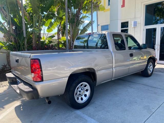2005 Sandstone Metallic /Medium Gray Chevrolet Silverado 1500 1 OWNER FLORIDA LOW MILES (1GCEC19X85Z) with an 4.3L Vortec 4300 V6 MFI Engine engine, Automatic transmission, located at 4701 North Dixie Hwy, Pompano Beach, FL, 33064, (954) 422-2889, 26.240938, -80.123474 - OUR WEBPAGE FLORIDACARS1.COM HAS OVER 100 PHOTOS AND FREE CARFAX LINK 2005 CHEVROLET SILVERADO 1500 WORK TRUCK 1 OWNER VIN: 1GCEC19X85Z262080 1 G C E C 1 9 X 8 5 Z 2 6 2 0 8 0 4 DOOR EXTENDED CAB PICKUP 4.3L V6 F GASOLINE 21 MPG REAR WHEEL DRIVE Features ABS Brakes Air Conditioning AM/FM Stereo Auto - Photo#96