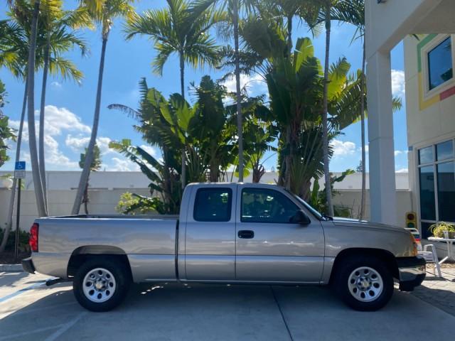 2005 Sandstone Metallic /Medium Gray Chevrolet Silverado 1500 1 OWNER FLORIDA LOW MILES (1GCEC19X85Z) with an 4.3L Vortec 4300 V6 MFI Engine engine, Automatic transmission, located at 4701 North Dixie Hwy, Pompano Beach, FL, 33064, (954) 422-2889, 26.240938, -80.123474 - OUR WEBPAGE FLORIDACARS1.COM HAS OVER 100 PHOTOS AND FREE CARFAX LINK 2005 CHEVROLET SILVERADO 1500 WORK TRUCK 1 OWNER VIN: 1GCEC19X85Z262080 1 G C E C 1 9 X 8 5 Z 2 6 2 0 8 0 4 DOOR EXTENDED CAB PICKUP 4.3L V6 F GASOLINE 21 MPG REAR WHEEL DRIVE Features ABS Brakes Air Conditioning AM/FM Stereo Auto - Photo#97