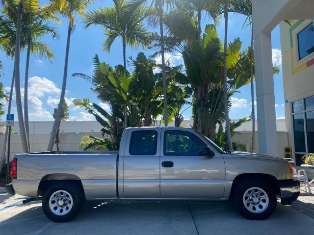 2005 Sandstone Metallic /Medium Gray Chevrolet Silverado 1500 1 OWNER FLORIDA LOW MILES (1GCEC19X85Z) with an 4.3L Vortec 4300 V6 MFI Engine engine, Automatic transmission, located at 4701 North Dixie Hwy, Pompano Beach, FL, 33064, (954) 422-2889, 26.240938, -80.123474 - OUR WEBPAGE FLORIDACARS1.COM HAS OVER 100 PHOTOS AND FREE CARFAX LINK 2005 CHEVROLET SILVERADO 1500 WORK TRUCK 1 OWNER VIN: 1GCEC19X85Z262080 1 G C E C 1 9 X 8 5 Z 2 6 2 0 8 0 4 DOOR EXTENDED CAB PICKUP 4.3L V6 F GASOLINE 21 MPG REAR WHEEL DRIVE Features ABS Brakes Air Conditioning AM/FM Stereo Auto - Photo#98