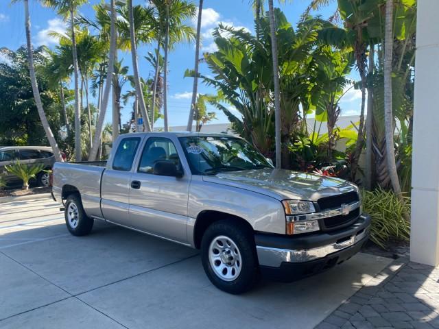 2005 Sandstone Metallic /Medium Gray Chevrolet Silverado 1500 1 OWNER FLORIDA LOW MILES (1GCEC19X85Z) with an 4.3L Vortec 4300 V6 MFI Engine engine, Automatic transmission, located at 4701 North Dixie Hwy, Pompano Beach, FL, 33064, (954) 422-2889, 26.240938, -80.123474 - OUR WEBPAGE FLORIDACARS1.COM HAS OVER 100 PHOTOS AND FREE CARFAX LINK 2005 CHEVROLET SILVERADO 1500 WORK TRUCK 1 OWNER VIN: 1GCEC19X85Z262080 1 G C E C 1 9 X 8 5 Z 2 6 2 0 8 0 4 DOOR EXTENDED CAB PICKUP 4.3L V6 F GASOLINE 21 MPG REAR WHEEL DRIVE Features ABS Brakes Air Conditioning AM/FM Stereo Auto - Photo#99