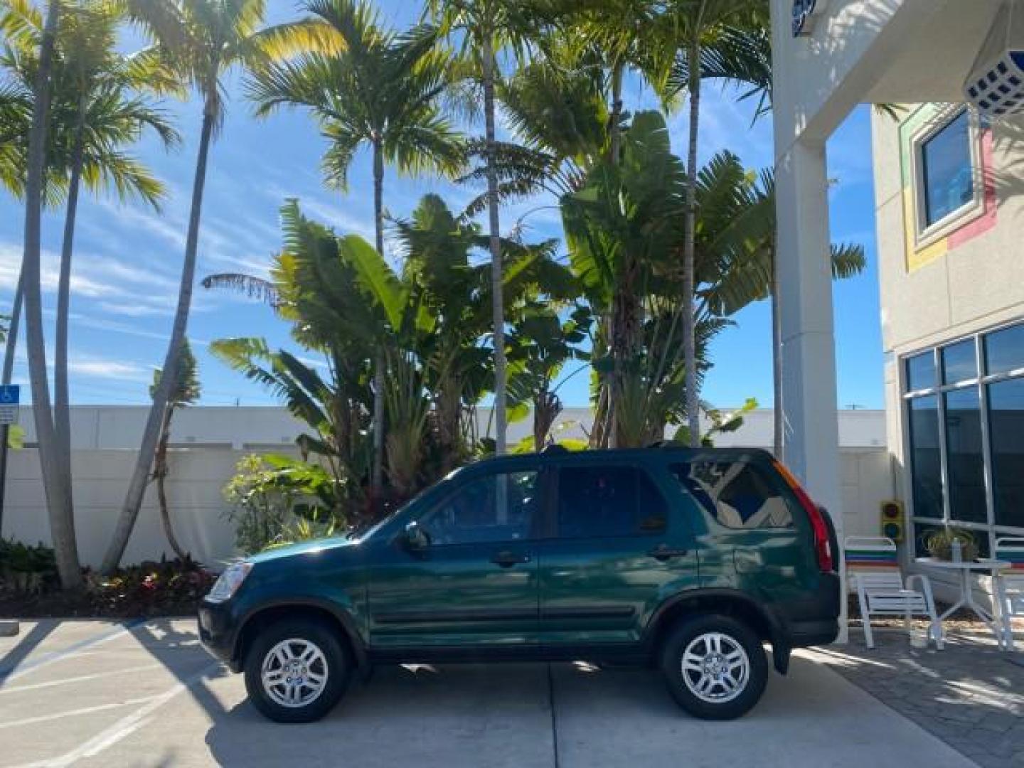 2002 Clover Green Pearl /Saddle Honda CR-V EX LOW MILES 34,271 1 OWNER 4WD (JHLRD78812C) with an 2.4L DOHC i-VTEC 16-Valve I4 Engine engine, Automatic transmission, located at 4701 North Dixie Hwy, Pompano Beach, FL, 33064, (954) 422-2889, 26.240938, -80.123474 - OUR WEBPAGE FLORIDACARS1.COM HAS OVER 100 PHOTOS AND FREE CARFAX LINK 2002 HONDA CR-V EX 4WD 1 OWNER VIN: JHLRD78812C081089 J H L R D 7 8 8 1 2 C 0 8 1 0 8 9 4 DOOR WAGON/SPORT UTILITY 2.4L I4 F DOHC GASOLINE 26 MPG ALL WHEEL DRIVE Features 4WD/AWD ABS Brakes Air Conditioning Alloy Wheels AM/FM Ster - Photo#4