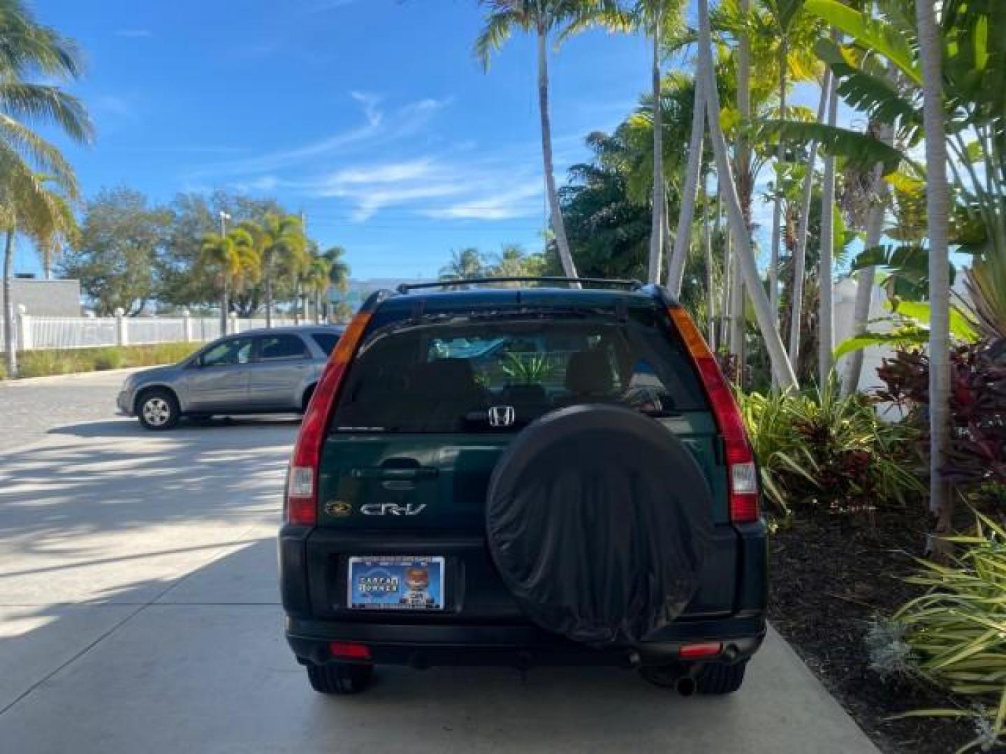 2002 Clover Green Pearl /Saddle Honda CR-V EX LOW MILES 34,271 1 OWNER 4WD (JHLRD78812C) with an 2.4L DOHC i-VTEC 16-Valve I4 Engine engine, Automatic transmission, located at 4701 North Dixie Hwy, Pompano Beach, FL, 33064, (954) 422-2889, 26.240938, -80.123474 - OUR WEBPAGE FLORIDACARS1.COM HAS OVER 100 PHOTOS AND FREE CARFAX LINK 2002 HONDA CR-V EX 4WD 1 OWNER VIN: JHLRD78812C081089 J H L R D 7 8 8 1 2 C 0 8 1 0 8 9 4 DOOR WAGON/SPORT UTILITY 2.4L I4 F DOHC GASOLINE 26 MPG ALL WHEEL DRIVE Features 4WD/AWD ABS Brakes Air Conditioning Alloy Wheels AM/FM Ster - Photo#6