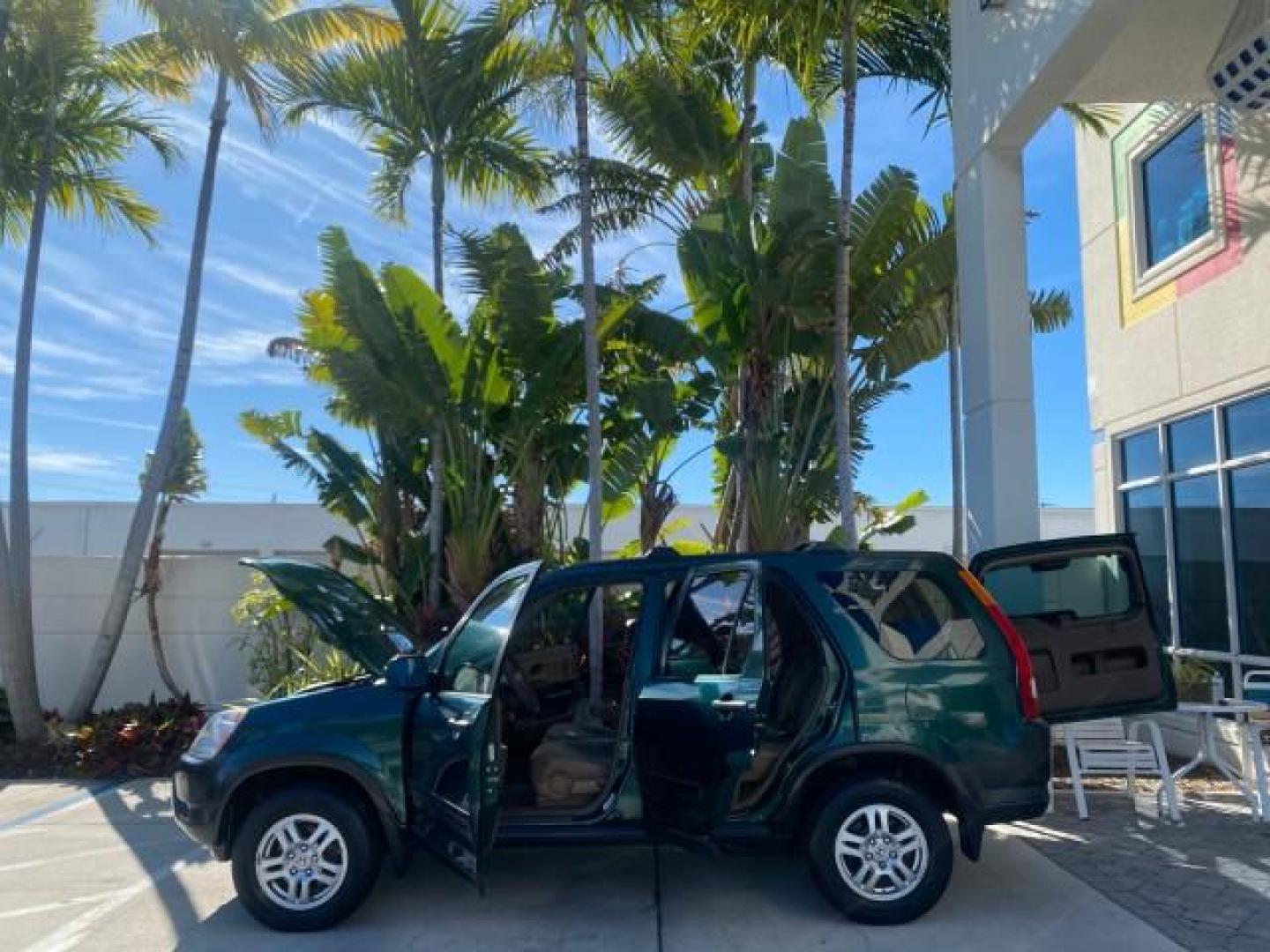 2002 Clover Green Pearl /Saddle Honda CR-V EX LOW MILES 34,271 1 OWNER 4WD (JHLRD78812C) with an 2.4L DOHC i-VTEC 16-Valve I4 Engine engine, Automatic transmission, located at 4701 North Dixie Hwy, Pompano Beach, FL, 33064, (954) 422-2889, 26.240938, -80.123474 - OUR WEBPAGE FLORIDACARS1.COM HAS OVER 100 PHOTOS AND FREE CARFAX LINK 2002 HONDA CR-V EX 4WD 1 OWNER VIN: JHLRD78812C081089 J H L R D 7 8 8 1 2 C 0 8 1 0 8 9 4 DOOR WAGON/SPORT UTILITY 2.4L I4 F DOHC GASOLINE 26 MPG ALL WHEEL DRIVE Features 4WD/AWD ABS Brakes Air Conditioning Alloy Wheels AM/FM Ster - Photo#8