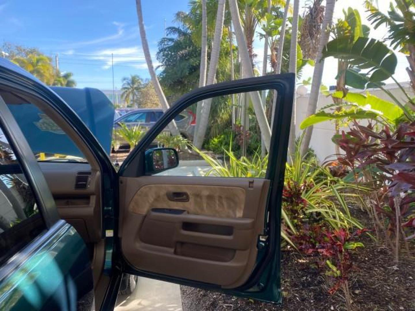2002 Clover Green Pearl /Saddle Honda CR-V EX LOW MILES 34,271 1 OWNER 4WD (JHLRD78812C) with an 2.4L DOHC i-VTEC 16-Valve I4 Engine engine, Automatic transmission, located at 4701 North Dixie Hwy, Pompano Beach, FL, 33064, (954) 422-2889, 26.240938, -80.123474 - OUR WEBPAGE FLORIDACARS1.COM HAS OVER 100 PHOTOS AND FREE CARFAX LINK 2002 HONDA CR-V EX 4WD 1 OWNER VIN: JHLRD78812C081089 J H L R D 7 8 8 1 2 C 0 8 1 0 8 9 4 DOOR WAGON/SPORT UTILITY 2.4L I4 F DOHC GASOLINE 26 MPG ALL WHEEL DRIVE Features 4WD/AWD ABS Brakes Air Conditioning Alloy Wheels AM/FM Ster - Photo#11