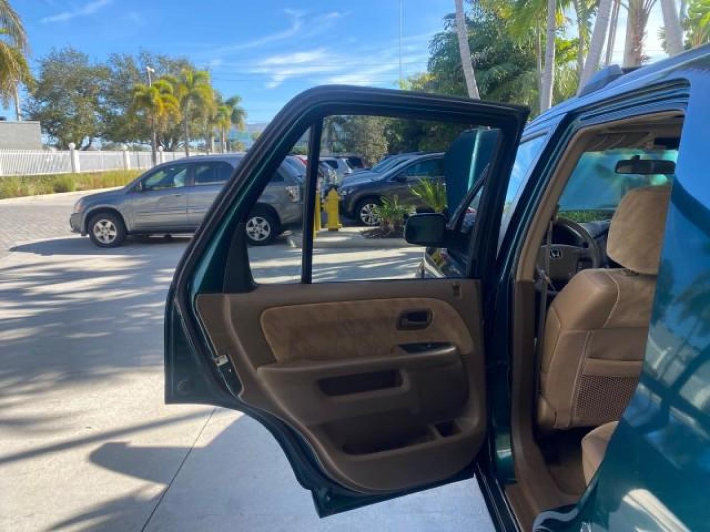 2002 Clover Green Pearl /Saddle Honda CR-V EX LOW MILES 34,271 1 OWNER 4WD (JHLRD78812C) with an 2.4L DOHC i-VTEC 16-Valve I4 Engine engine, Automatic transmission, located at 4701 North Dixie Hwy, Pompano Beach, FL, 33064, (954) 422-2889, 26.240938, -80.123474 - OUR WEBPAGE FLORIDACARS1.COM HAS OVER 100 PHOTOS AND FREE CARFAX LINK 2002 HONDA CR-V EX 4WD 1 OWNER VIN: JHLRD78812C081089 J H L R D 7 8 8 1 2 C 0 8 1 0 8 9 4 DOOR WAGON/SPORT UTILITY 2.4L I4 F DOHC GASOLINE 26 MPG ALL WHEEL DRIVE Features 4WD/AWD ABS Brakes Air Conditioning Alloy Wheels AM/FM Ster - Photo#13