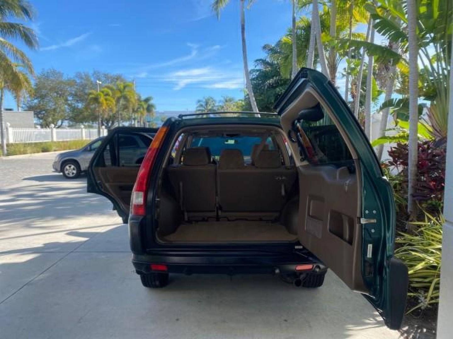 2002 Clover Green Pearl /Saddle Honda CR-V EX LOW MILES 34,271 1 OWNER 4WD (JHLRD78812C) with an 2.4L DOHC i-VTEC 16-Valve I4 Engine engine, Automatic transmission, located at 4701 North Dixie Hwy, Pompano Beach, FL, 33064, (954) 422-2889, 26.240938, -80.123474 - OUR WEBPAGE FLORIDACARS1.COM HAS OVER 100 PHOTOS AND FREE CARFAX LINK 2002 HONDA CR-V EX 4WD 1 OWNER VIN: JHLRD78812C081089 J H L R D 7 8 8 1 2 C 0 8 1 0 8 9 4 DOOR WAGON/SPORT UTILITY 2.4L I4 F DOHC GASOLINE 26 MPG ALL WHEEL DRIVE Features 4WD/AWD ABS Brakes Air Conditioning Alloy Wheels AM/FM Ster - Photo#15
