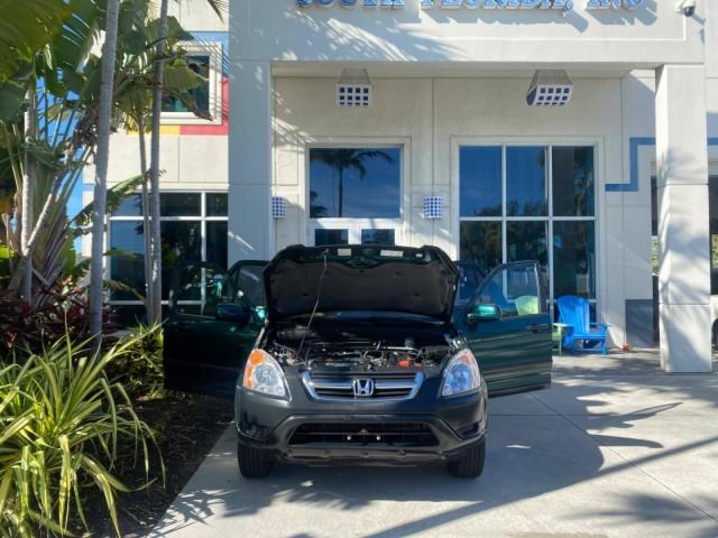 2002 Clover Green Pearl /Saddle Honda CR-V EX LOW MILES 34,271 1 OWNER 4WD (JHLRD78812C) with an 2.4L DOHC i-VTEC 16-Valve I4 Engine engine, Automatic transmission, located at 4701 North Dixie Hwy, Pompano Beach, FL, 33064, (954) 422-2889, 26.240938, -80.123474 - OUR WEBPAGE FLORIDACARS1.COM HAS OVER 100 PHOTOS AND FREE CARFAX LINK 2002 HONDA CR-V EX 4WD 1 OWNER VIN: JHLRD78812C081089 J H L R D 7 8 8 1 2 C 0 8 1 0 8 9 4 DOOR WAGON/SPORT UTILITY 2.4L I4 F DOHC GASOLINE 26 MPG ALL WHEEL DRIVE Features 4WD/AWD ABS Brakes Air Conditioning Alloy Wheels AM/FM Ster - Photo#16