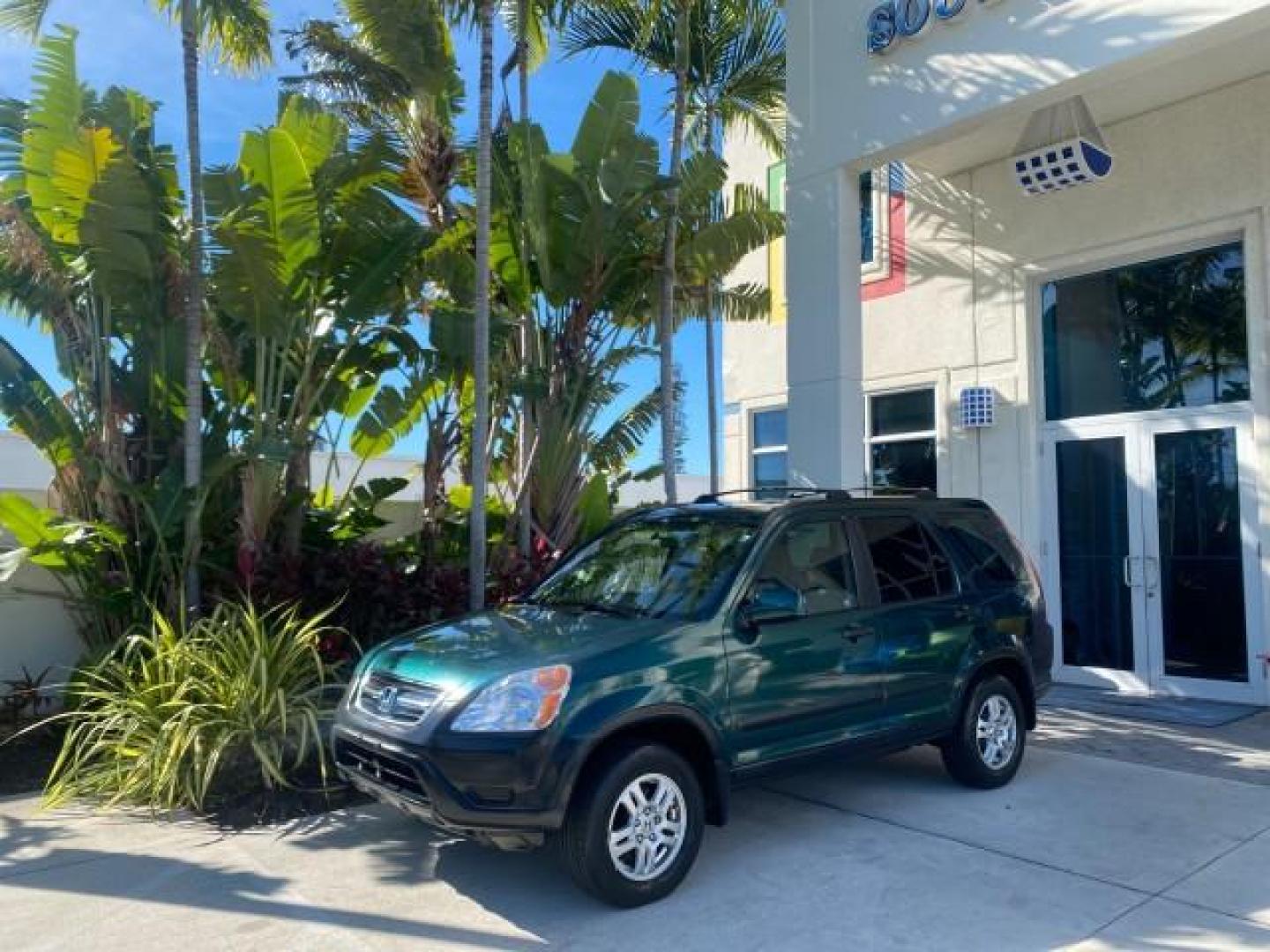 2002 Clover Green Pearl /Saddle Honda CR-V EX LOW MILES 34,271 1 OWNER 4WD (JHLRD78812C) with an 2.4L DOHC i-VTEC 16-Valve I4 Engine engine, Automatic transmission, located at 4701 North Dixie Hwy, Pompano Beach, FL, 33064, (954) 422-2889, 26.240938, -80.123474 - OUR WEBPAGE FLORIDACARS1.COM HAS OVER 100 PHOTOS AND FREE CARFAX LINK 2002 HONDA CR-V EX 4WD 1 OWNER VIN: JHLRD78812C081089 J H L R D 7 8 8 1 2 C 0 8 1 0 8 9 4 DOOR WAGON/SPORT UTILITY 2.4L I4 F DOHC GASOLINE 26 MPG ALL WHEEL DRIVE Features 4WD/AWD ABS Brakes Air Conditioning Alloy Wheels AM/FM Ster - Photo#28