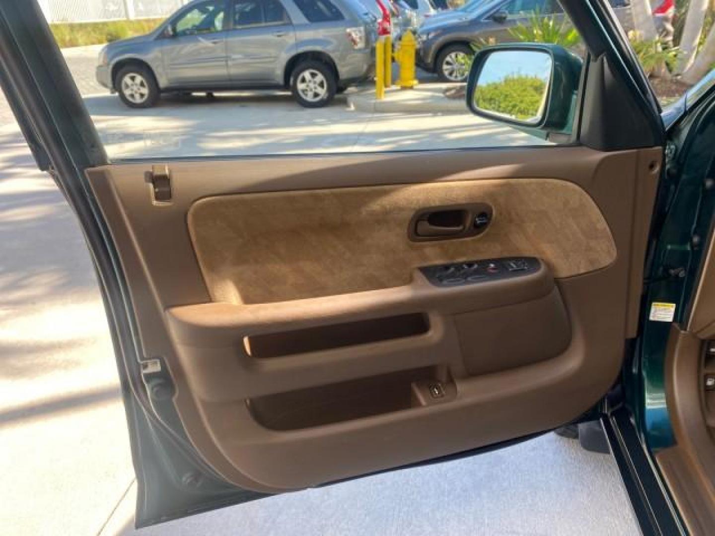 2002 Clover Green Pearl /Saddle Honda CR-V EX LOW MILES 34,271 1 OWNER 4WD (JHLRD78812C) with an 2.4L DOHC i-VTEC 16-Valve I4 Engine engine, Automatic transmission, located at 4701 North Dixie Hwy, Pompano Beach, FL, 33064, (954) 422-2889, 26.240938, -80.123474 - OUR WEBPAGE FLORIDACARS1.COM HAS OVER 100 PHOTOS AND FREE CARFAX LINK 2002 HONDA CR-V EX 4WD 1 OWNER VIN: JHLRD78812C081089 J H L R D 7 8 8 1 2 C 0 8 1 0 8 9 4 DOOR WAGON/SPORT UTILITY 2.4L I4 F DOHC GASOLINE 26 MPG ALL WHEEL DRIVE Features 4WD/AWD ABS Brakes Air Conditioning Alloy Wheels AM/FM Ster - Photo#42