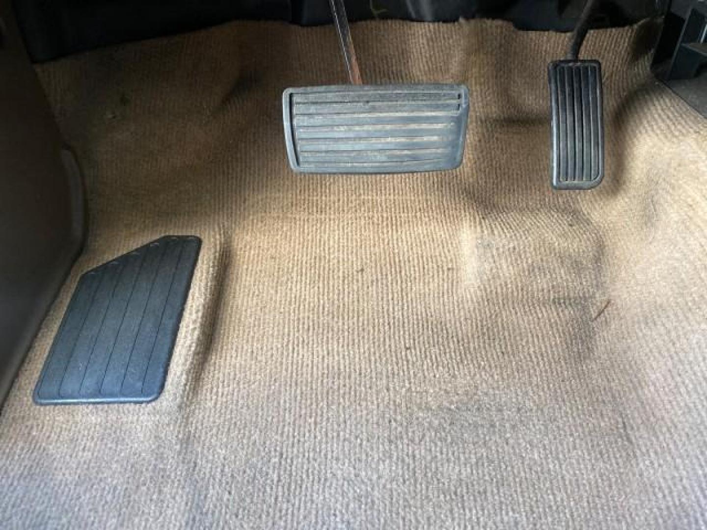 2002 Clover Green Pearl /Saddle Honda CR-V EX LOW MILES 34,271 1 OWNER 4WD (JHLRD78812C) with an 2.4L DOHC i-VTEC 16-Valve I4 Engine engine, Automatic transmission, located at 4701 North Dixie Hwy, Pompano Beach, FL, 33064, (954) 422-2889, 26.240938, -80.123474 - OUR WEBPAGE FLORIDACARS1.COM HAS OVER 100 PHOTOS AND FREE CARFAX LINK 2002 HONDA CR-V EX 4WD 1 OWNER VIN: JHLRD78812C081089 J H L R D 7 8 8 1 2 C 0 8 1 0 8 9 4 DOOR WAGON/SPORT UTILITY 2.4L I4 F DOHC GASOLINE 26 MPG ALL WHEEL DRIVE Features 4WD/AWD ABS Brakes Air Conditioning Alloy Wheels AM/FM Ster - Photo#53