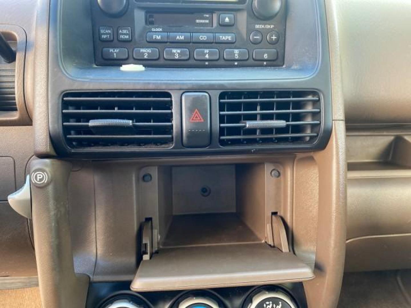 2002 Clover Green Pearl /Saddle Honda CR-V EX LOW MILES 34,271 1 OWNER 4WD (JHLRD78812C) with an 2.4L DOHC i-VTEC 16-Valve I4 Engine engine, Automatic transmission, located at 4701 North Dixie Hwy, Pompano Beach, FL, 33064, (954) 422-2889, 26.240938, -80.123474 - OUR WEBPAGE FLORIDACARS1.COM HAS OVER 100 PHOTOS AND FREE CARFAX LINK 2002 HONDA CR-V EX 4WD 1 OWNER VIN: JHLRD78812C081089 J H L R D 7 8 8 1 2 C 0 8 1 0 8 9 4 DOOR WAGON/SPORT UTILITY 2.4L I4 F DOHC GASOLINE 26 MPG ALL WHEEL DRIVE Features 4WD/AWD ABS Brakes Air Conditioning Alloy Wheels AM/FM Ster - Photo#57