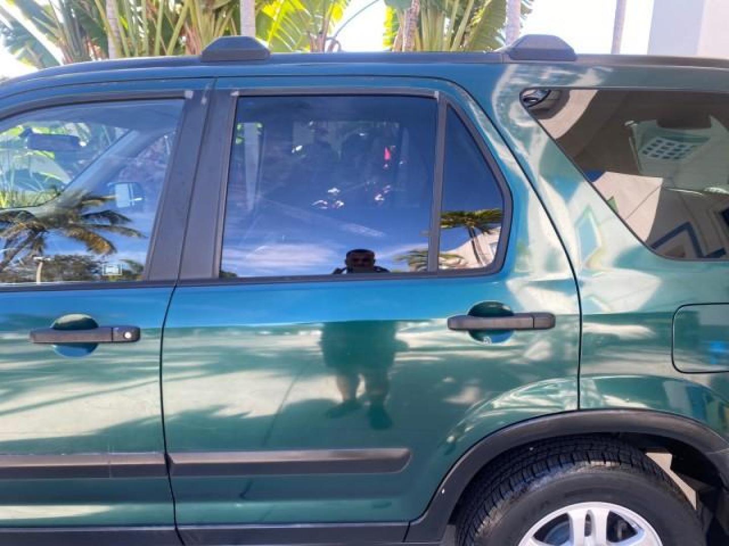 2002 Clover Green Pearl /Saddle Honda CR-V EX LOW MILES 34,271 1 OWNER 4WD (JHLRD78812C) with an 2.4L DOHC i-VTEC 16-Valve I4 Engine engine, Automatic transmission, located at 4701 North Dixie Hwy, Pompano Beach, FL, 33064, (954) 422-2889, 26.240938, -80.123474 - OUR WEBPAGE FLORIDACARS1.COM HAS OVER 100 PHOTOS AND FREE CARFAX LINK 2002 HONDA CR-V EX 4WD 1 OWNER VIN: JHLRD78812C081089 J H L R D 7 8 8 1 2 C 0 8 1 0 8 9 4 DOOR WAGON/SPORT UTILITY 2.4L I4 F DOHC GASOLINE 26 MPG ALL WHEEL DRIVE Features 4WD/AWD ABS Brakes Air Conditioning Alloy Wheels AM/FM Ster - Photo#73